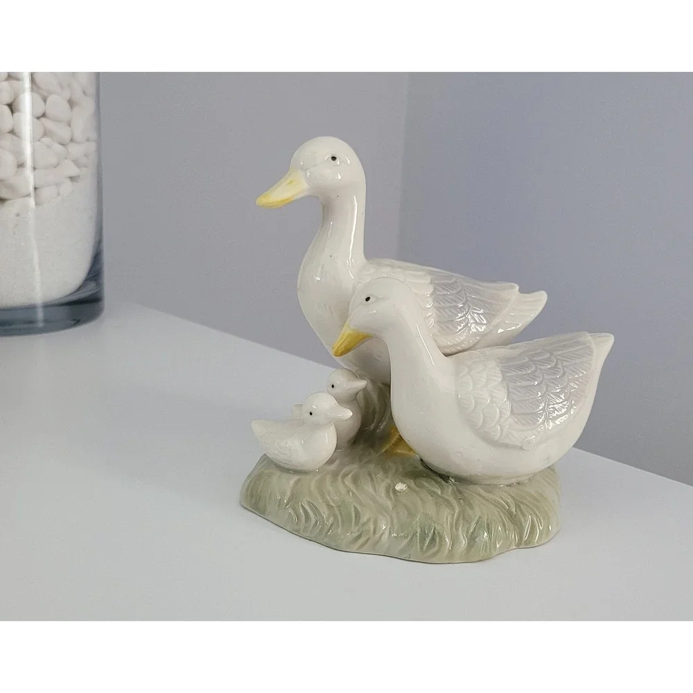 Geese‎ Family Figurine - Knick Knacks